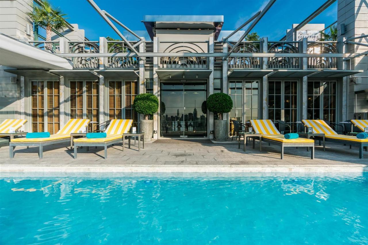 アカラ ホテル バンコク都 エクステリア 写真 The pool at the hotel
